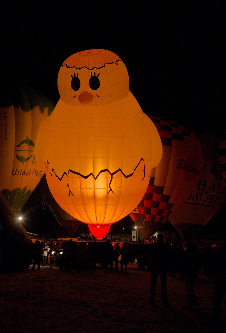 Baby-chick special-shape hot air balloon