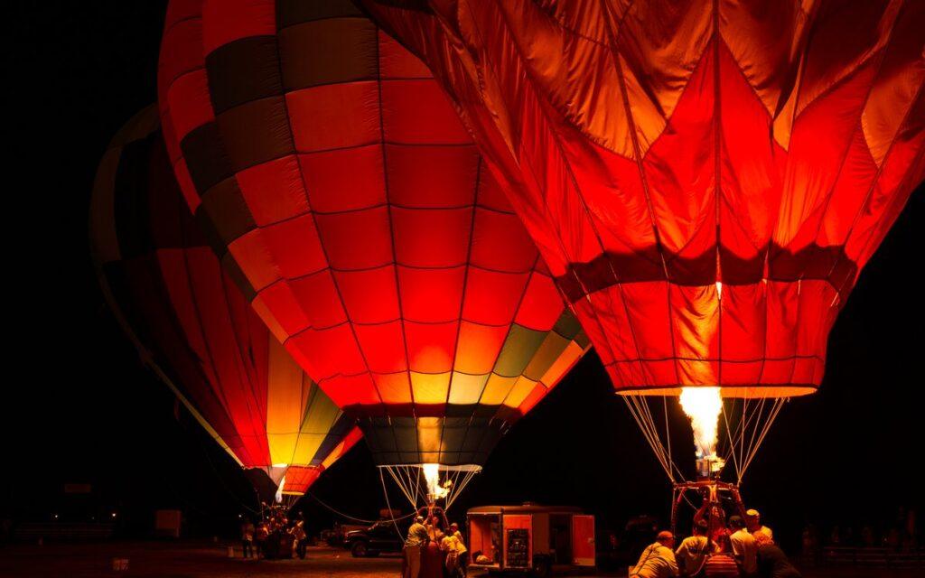 Morning vs. Evening Flights: Which Should You Book?
