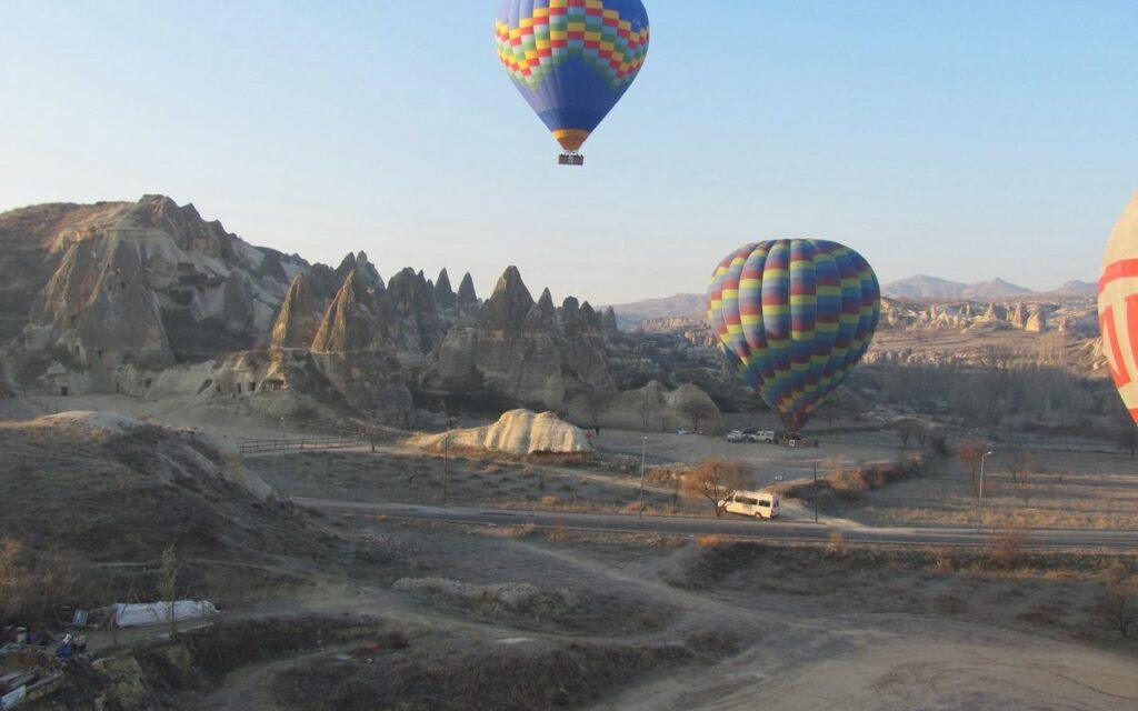 How Do Hot Air Balloons Land Safely?