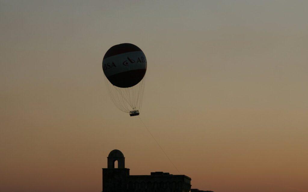 Tethered vs. Free-Flight Balloons for Events