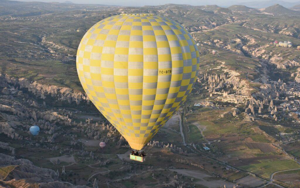 Wild and Record-Setting Balloon Stunts